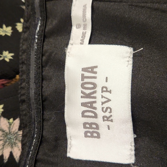 Dress - Picture 3 of 3